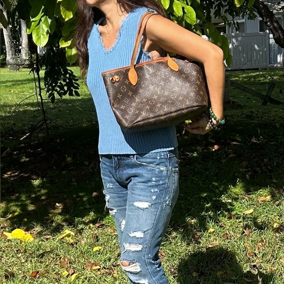 Authentic Louis Vuitton Vintage Neverfull Pm Monogram Tote
SOLD - Picture 16 of 16